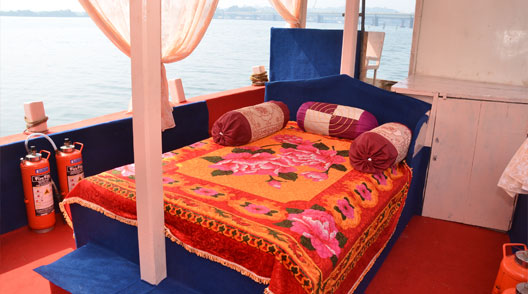 durga boat interior